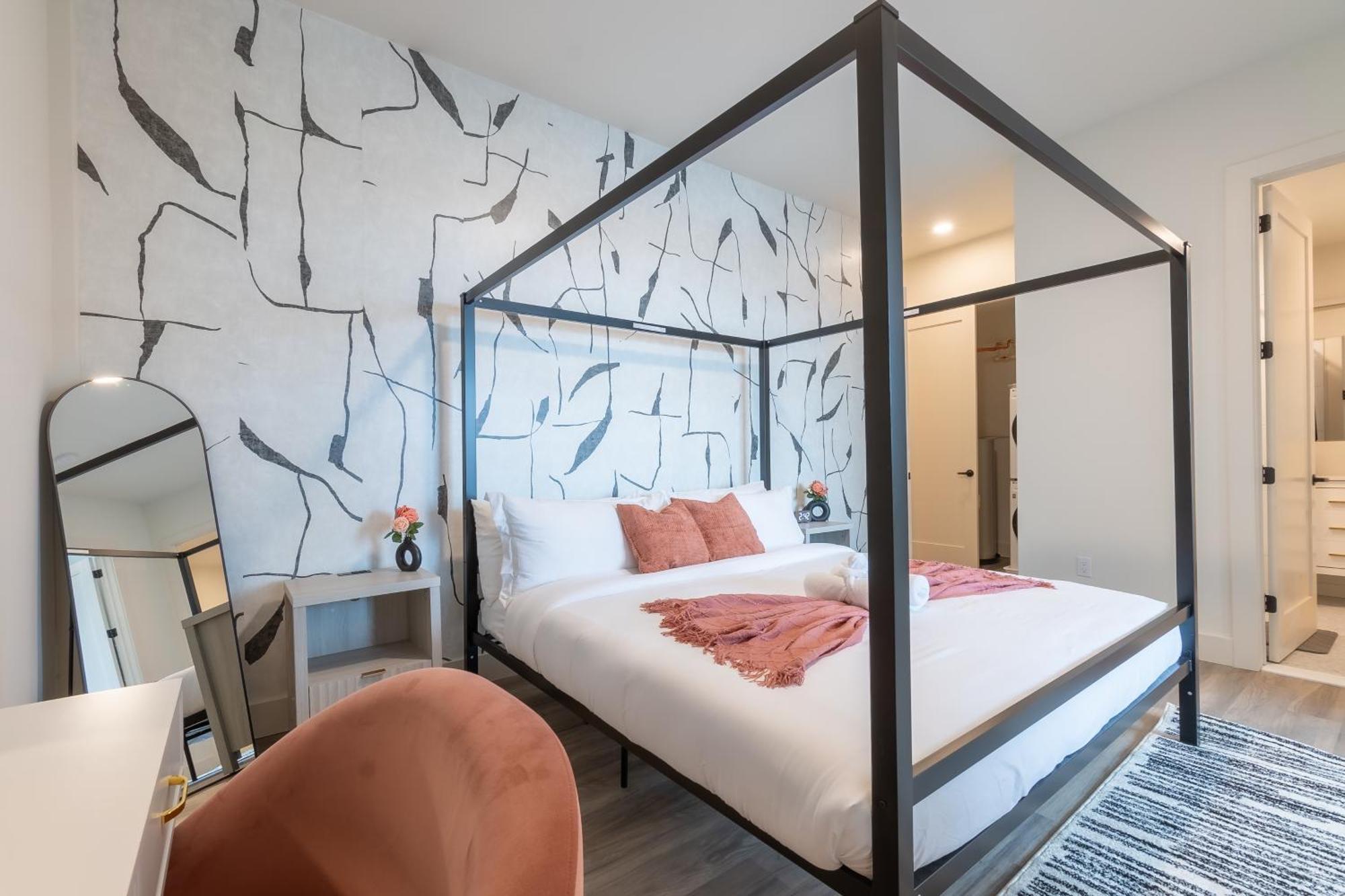 Rosy Retreat With Nyc Views By The Train, Free Parking, 3 Beds, 20 Percent Off 7 Days Apartment *