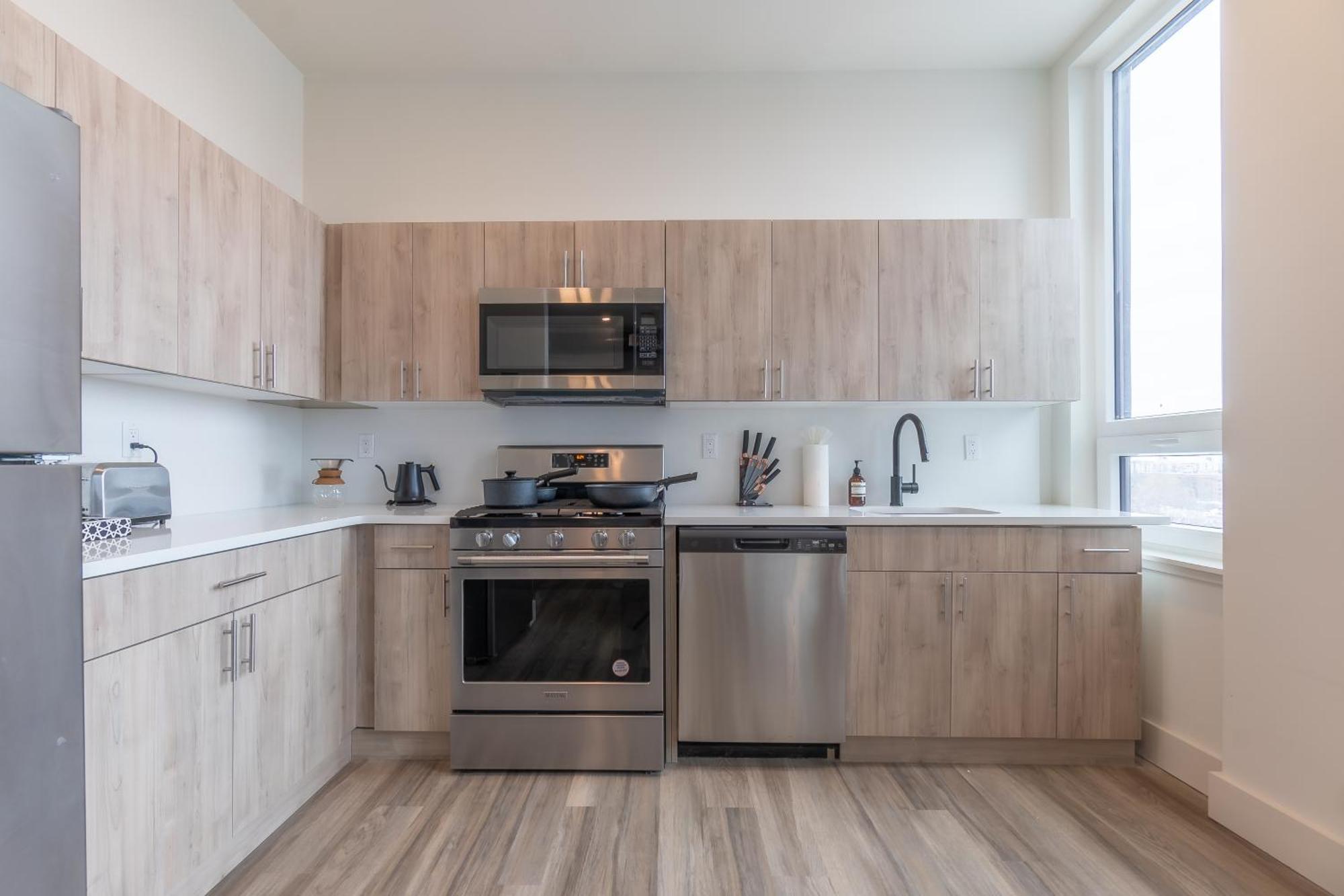 Rosy Retreat With Nyc Views By The Train, Free Parking, 3 Beds, 20 Percent Off 7 Days *