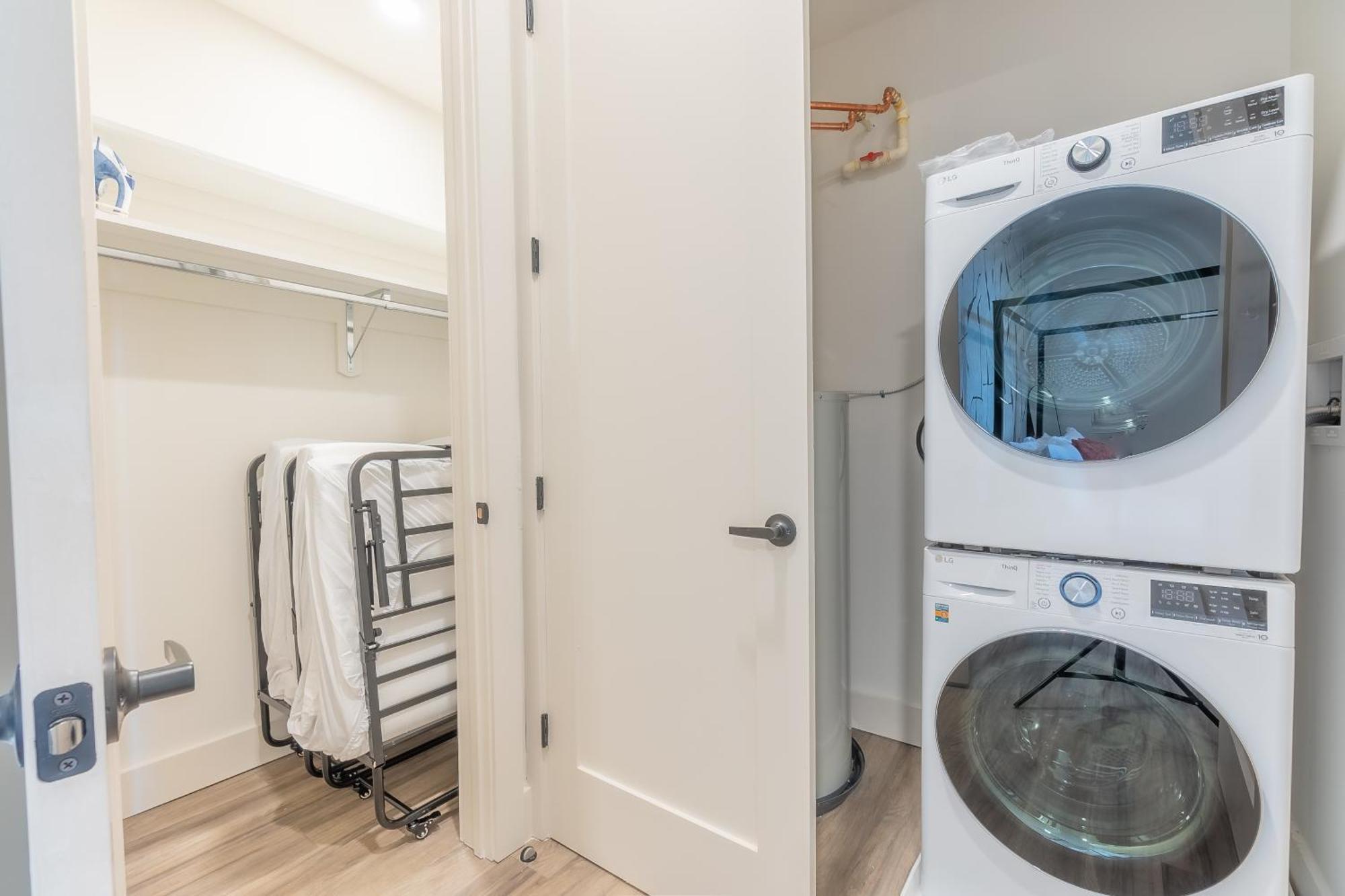 Rosy Retreat With Nyc Views By The Train, Free Parking, 3 Beds, 20 Percent Off 7 Days Newark