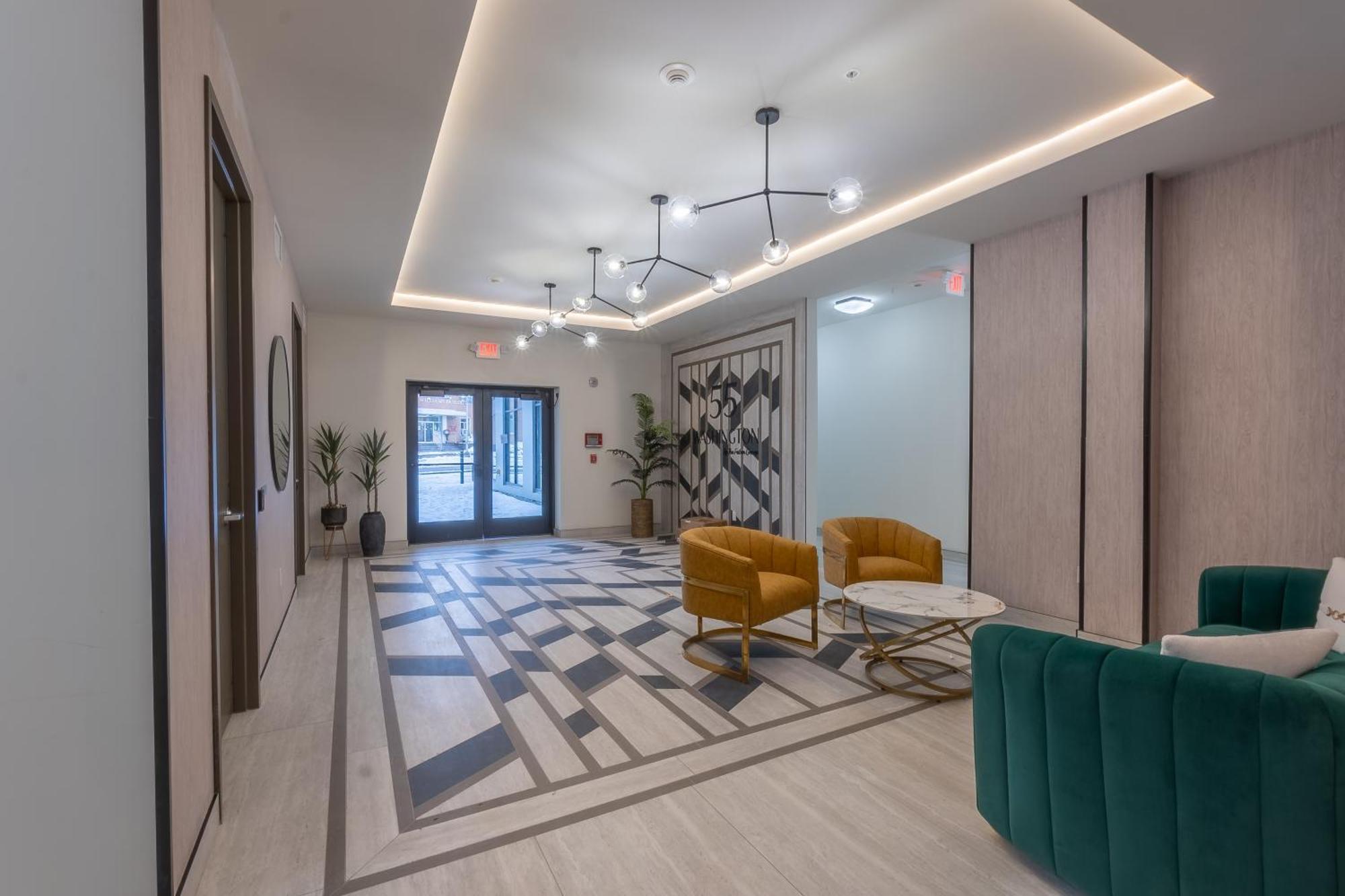 Apartment Rosy Retreat With Nyc Views By The Train, Free Parking, 3 Beds, 20 Percent Off 7 Days