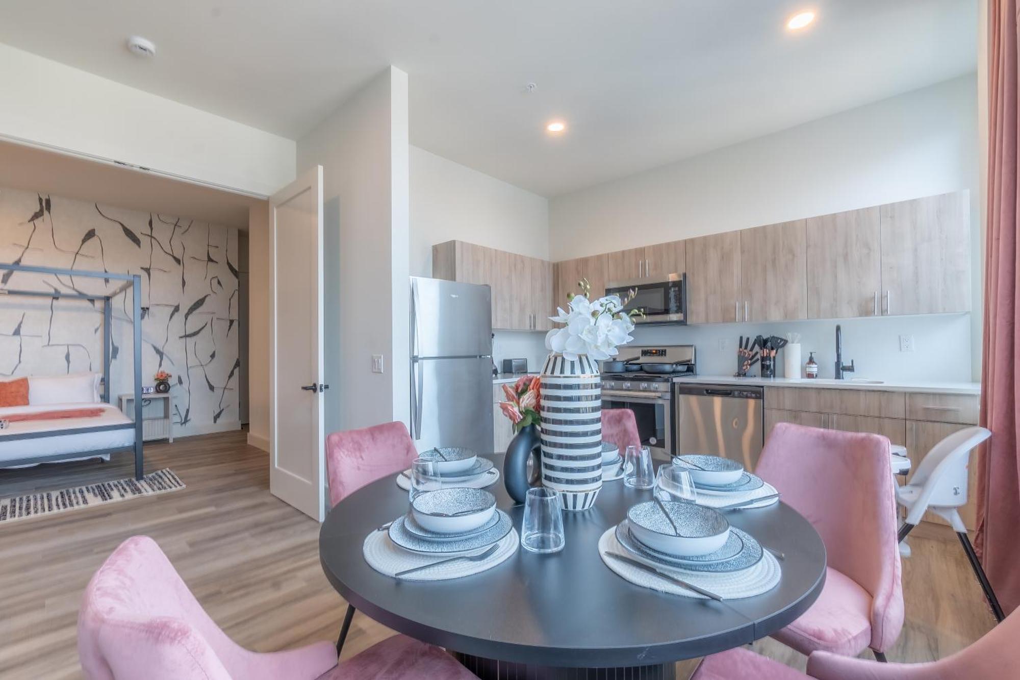 Rosy Retreat With Nyc Views By The Train, Free Parking, 3 Beds, 20 Percent Off 7 Days *