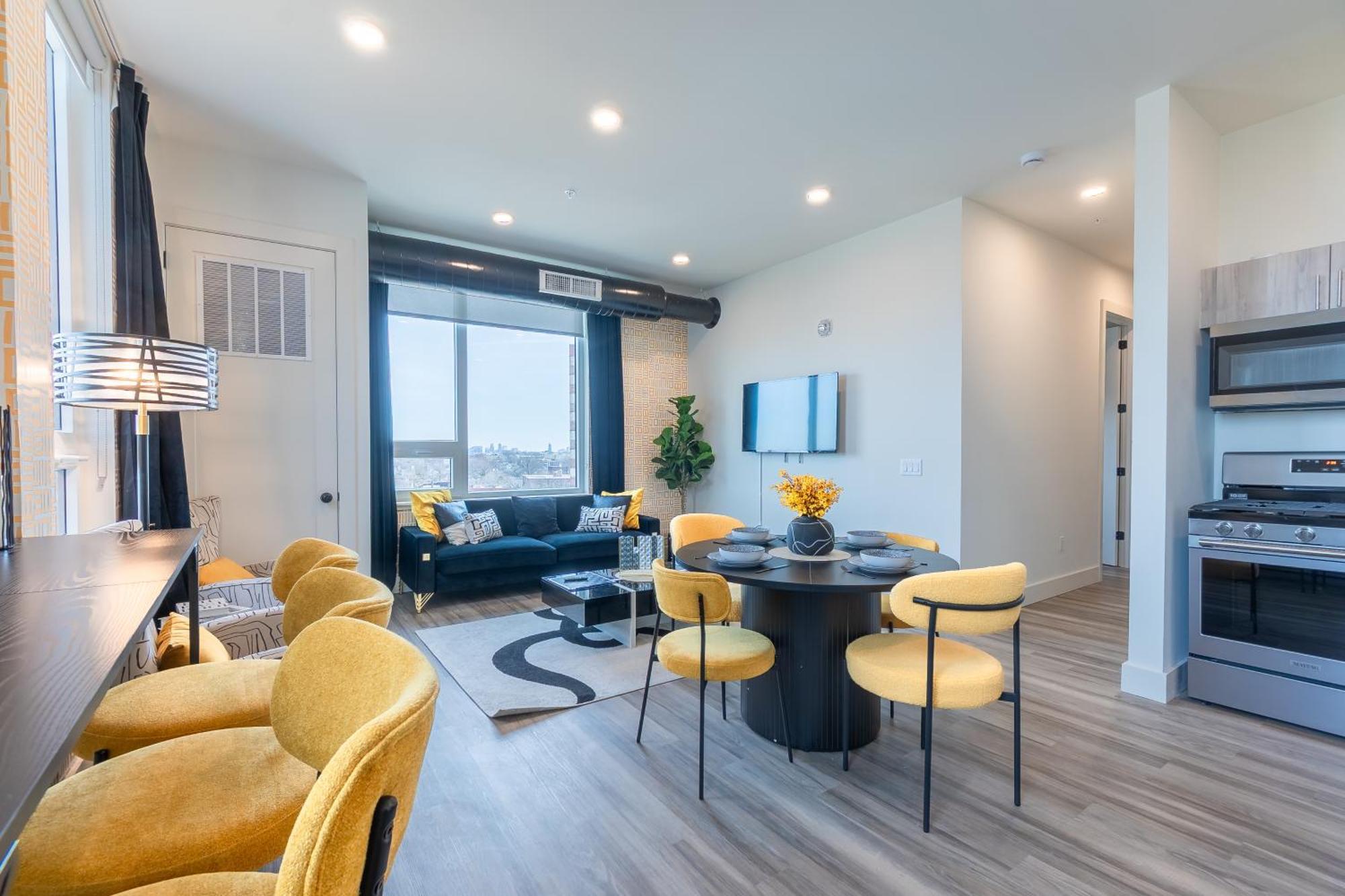 Bright And Bold Escape With Nyc Views And Free Parking, Sleeps 9 And 2 Baths Newark