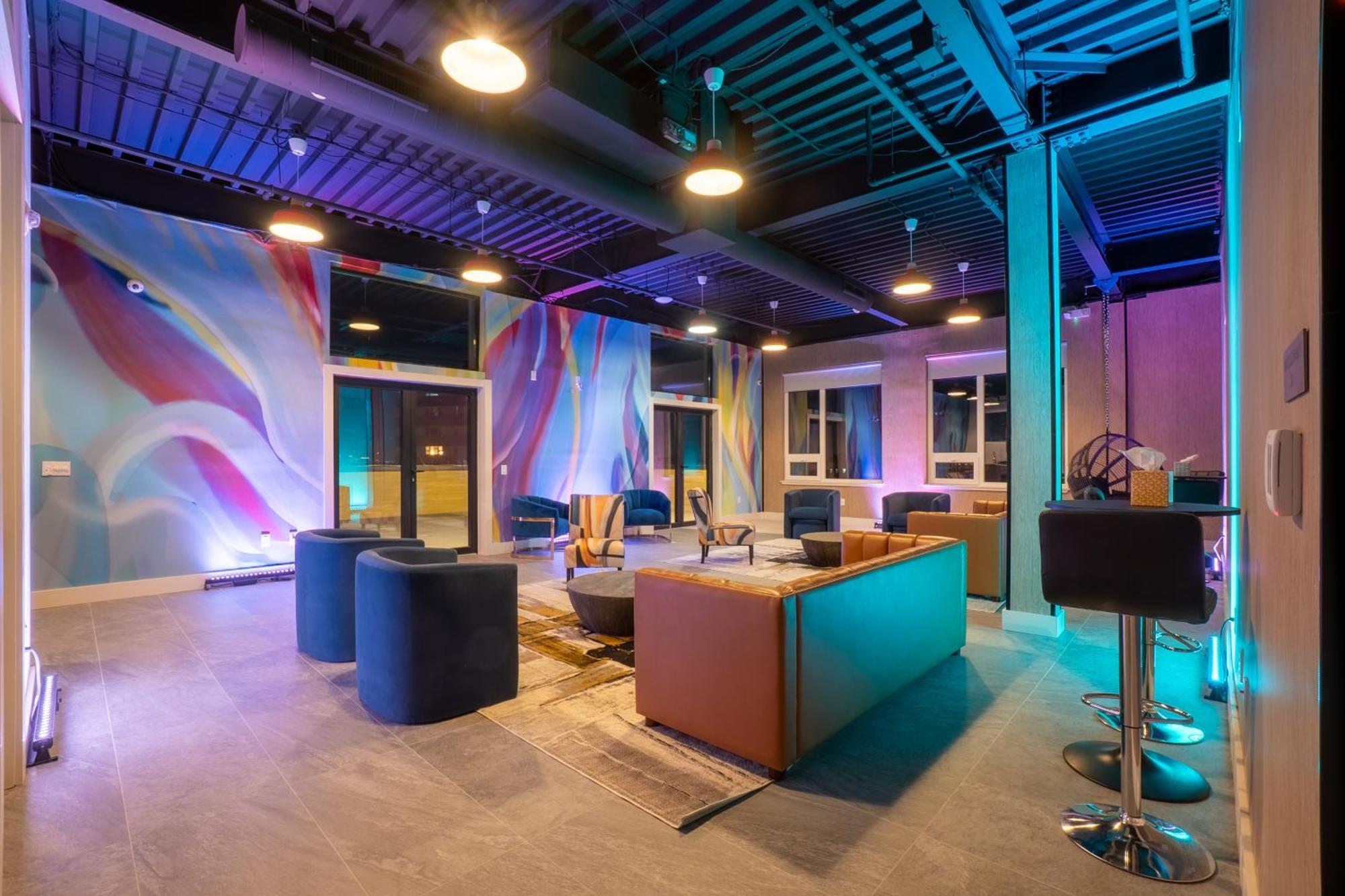 Bright And Bold Escape With Nyc Views And Free Parking, Sleeps 9 And 2 Baths Apartment