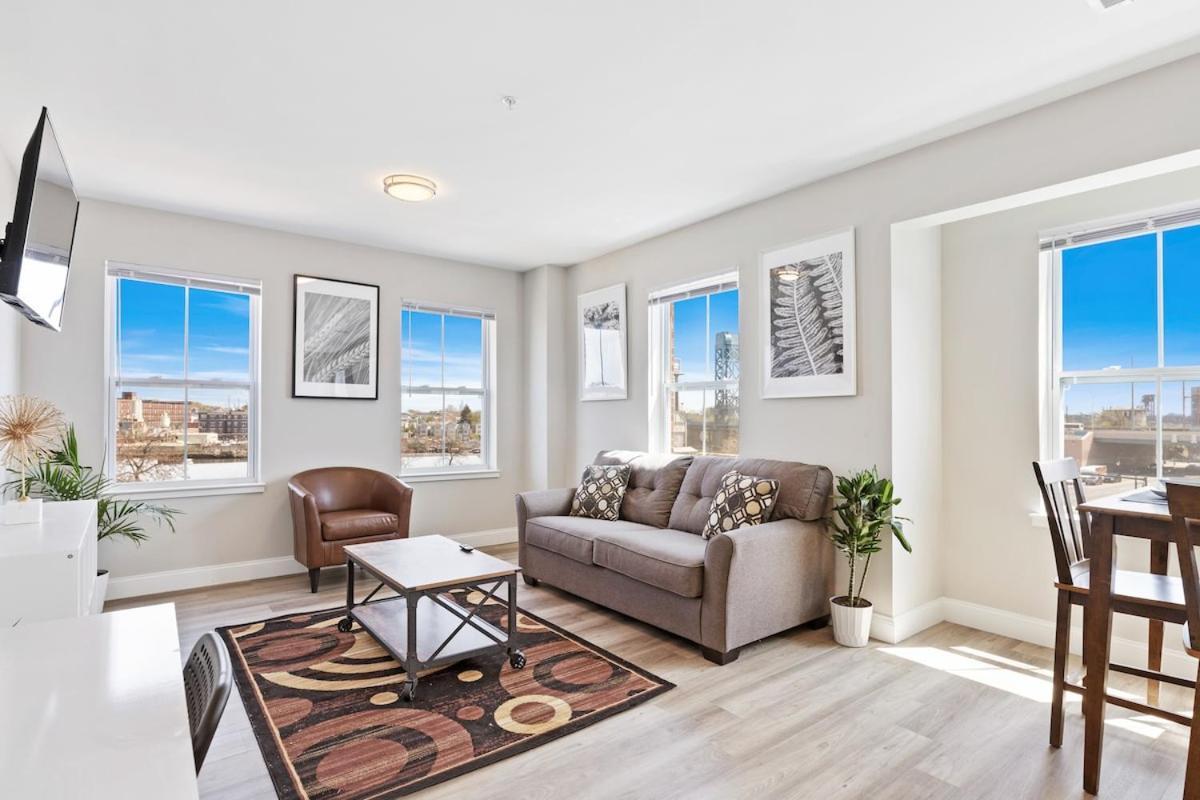 Downtown Nwk 1br- Free Parking Easy Nyc Access *