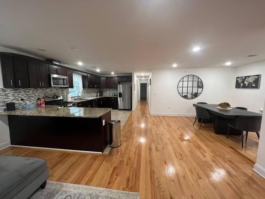 Exuberant 3king 6 Mins Ewr/ Nyc Holiday home *