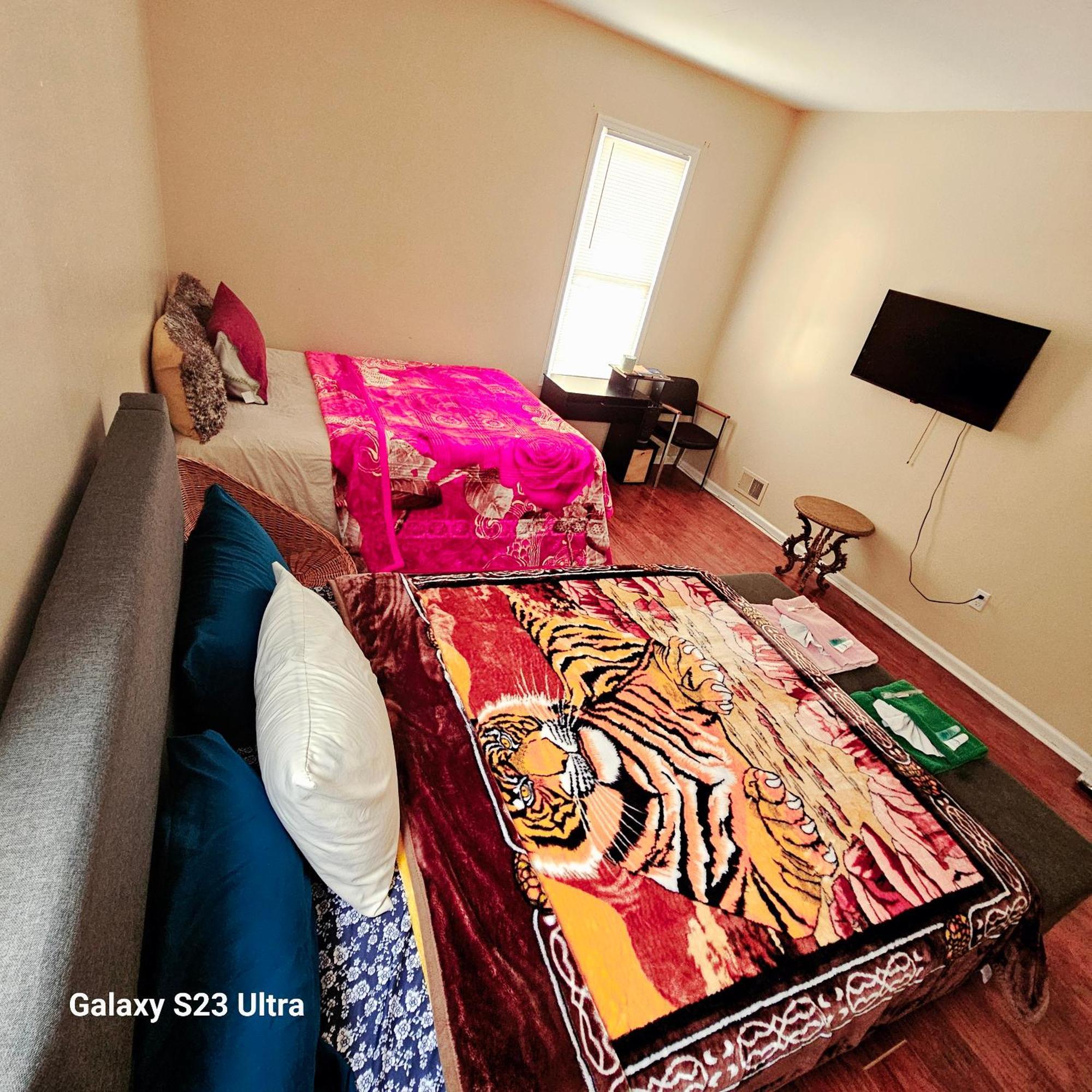 Guest house Divine & - 283 Lehigh Ave