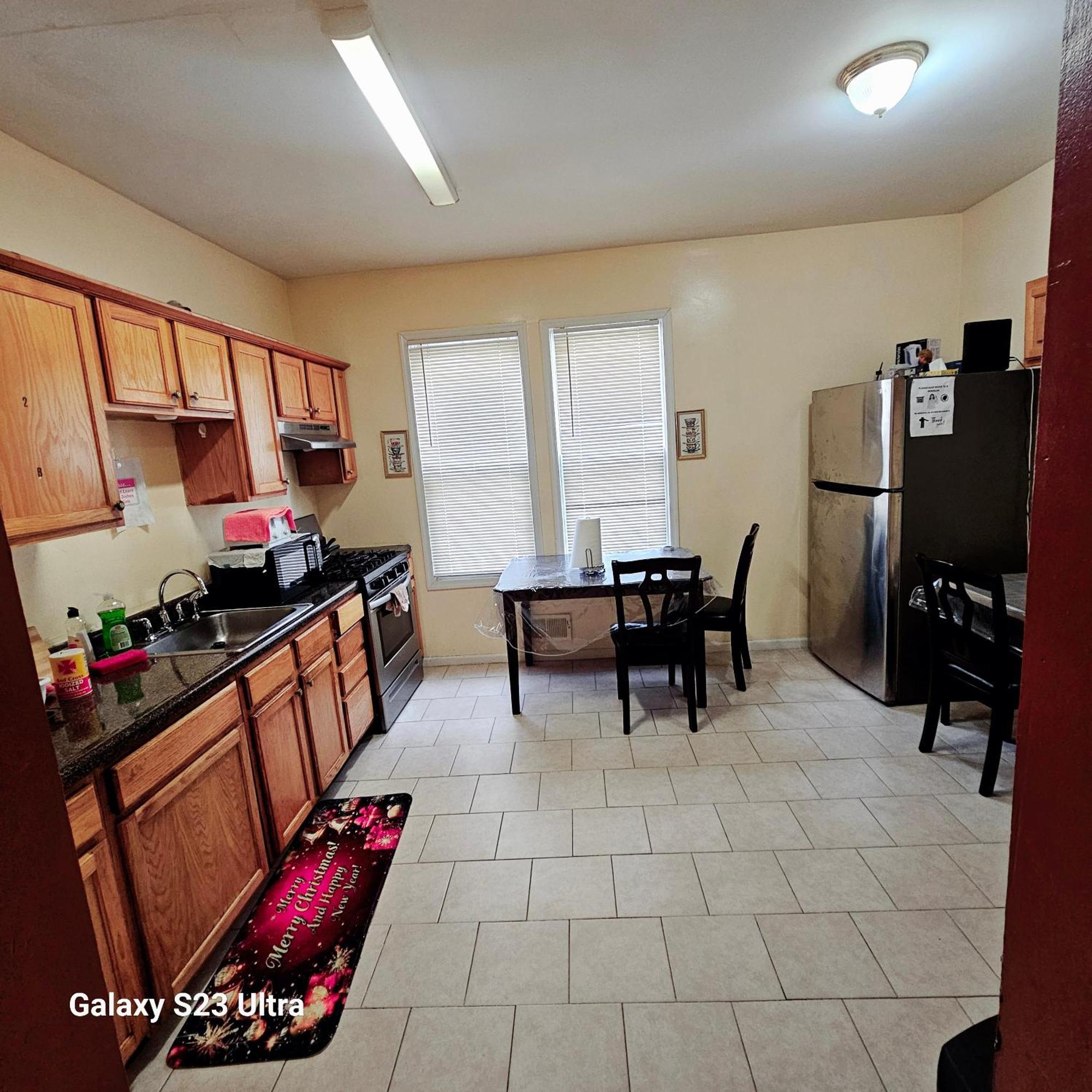 Divine & - 283 Lehigh Ave Guest house Newark