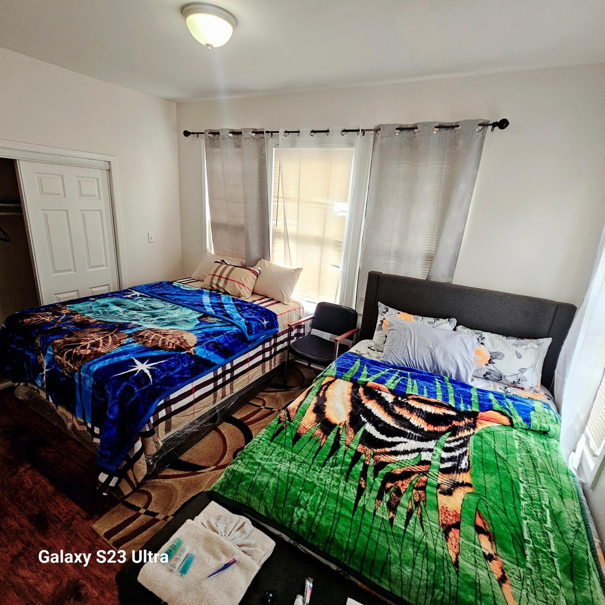 Divine & - 283 Lehigh Ave Guest house