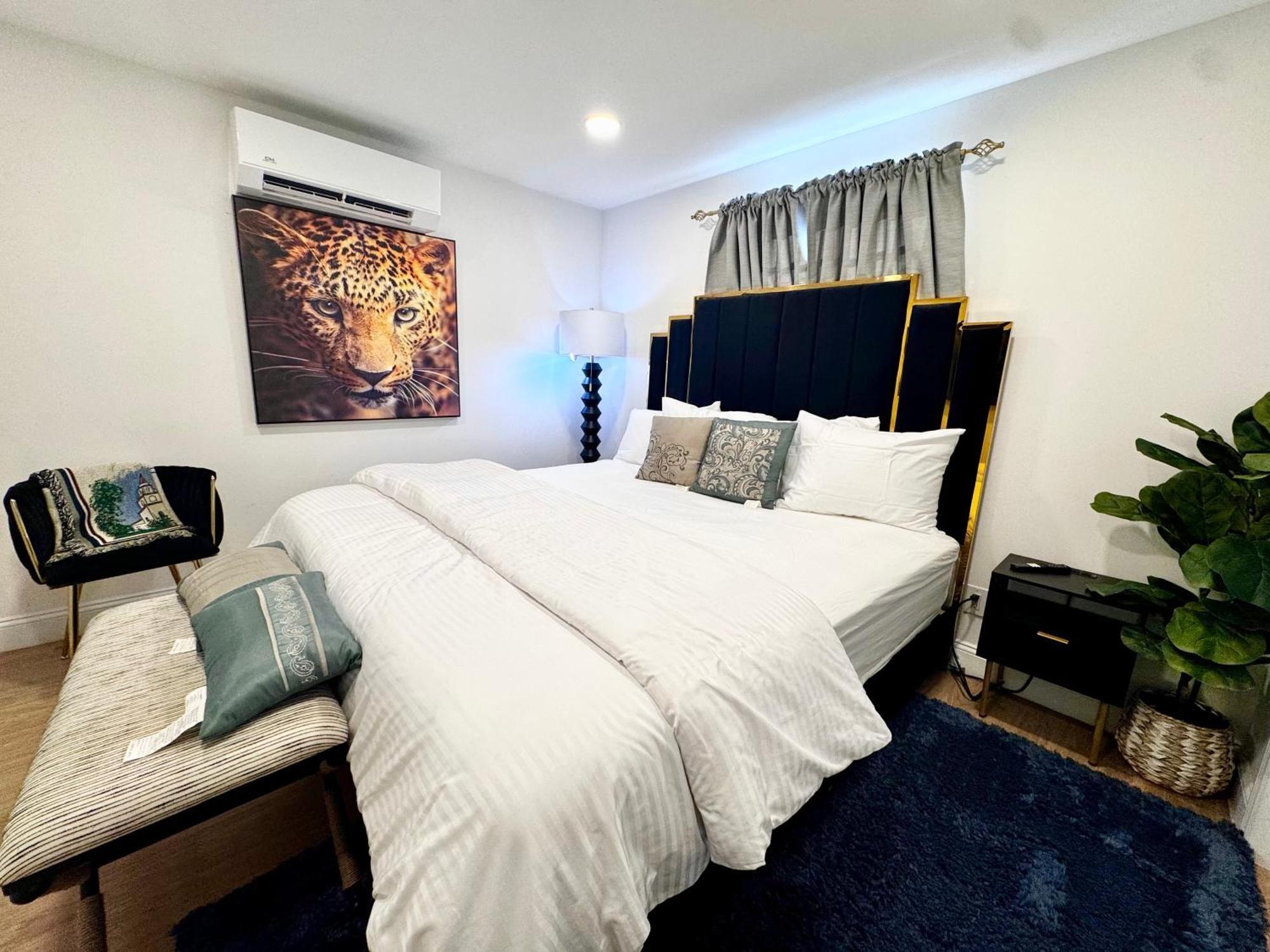 Exquisite 3 Bedrooms Apartment *
