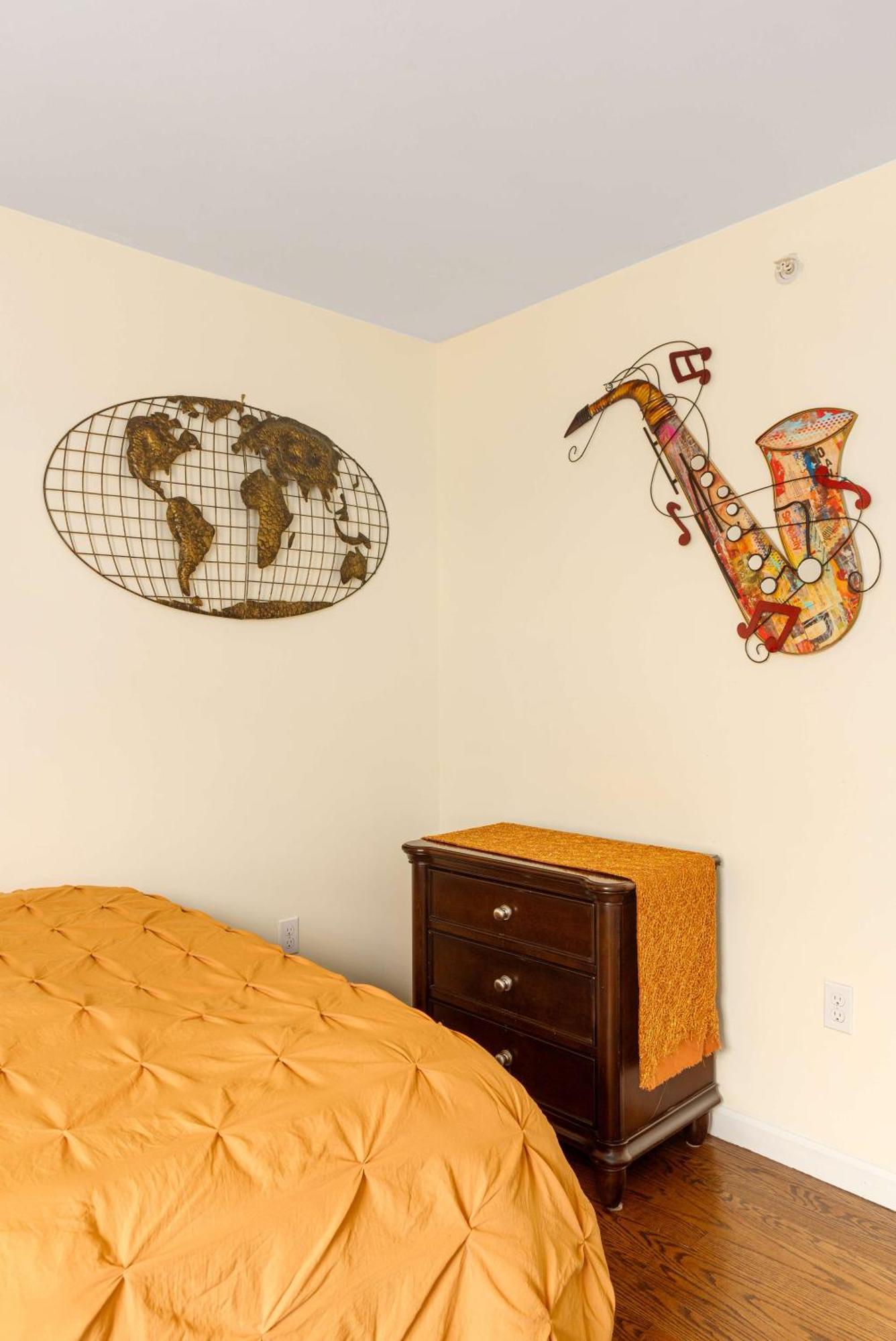 2nd Flr Gated With Gym Near Newark-penn Station *