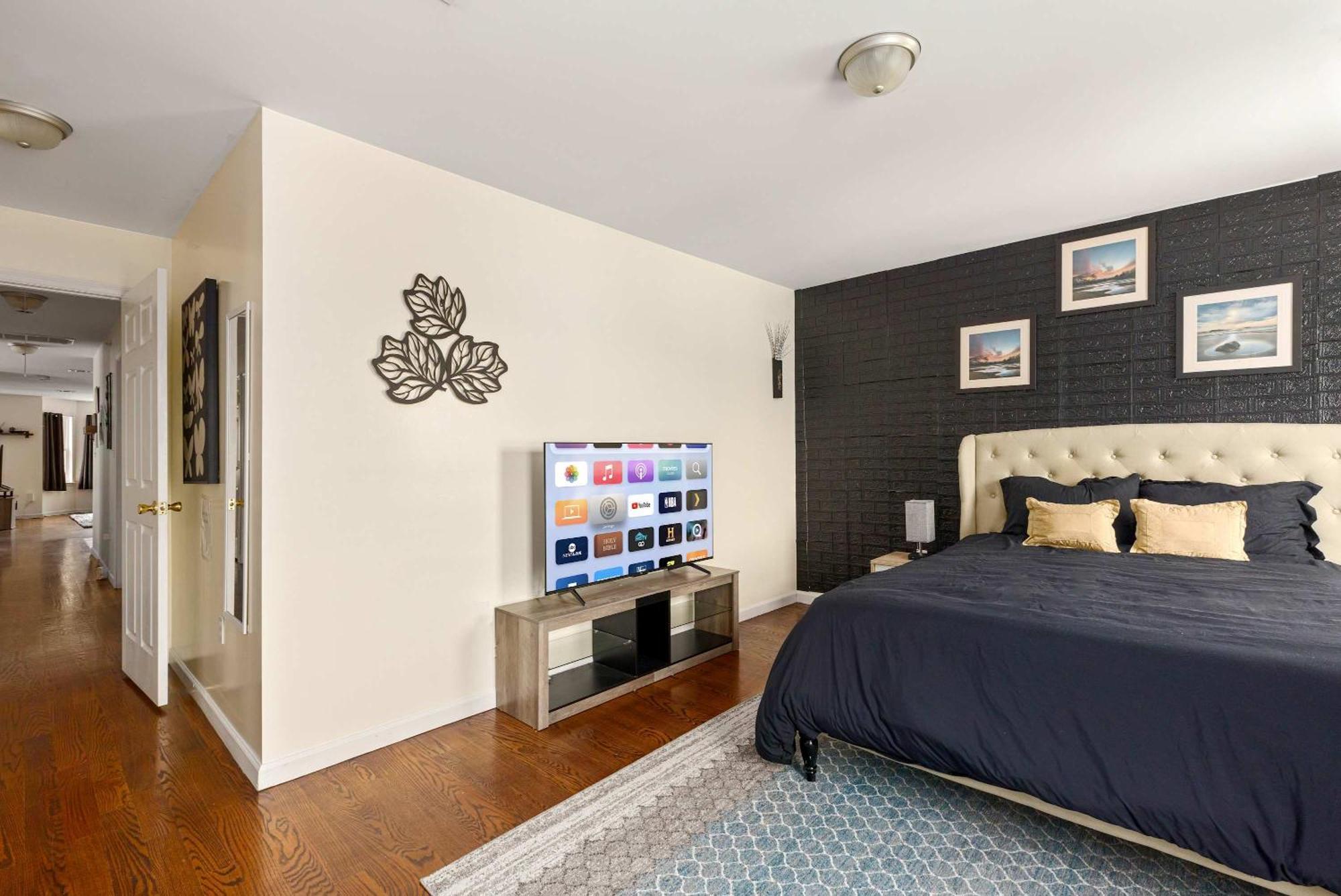 Holiday home 2nd Flr Gated With Gym Near Newark-penn Station