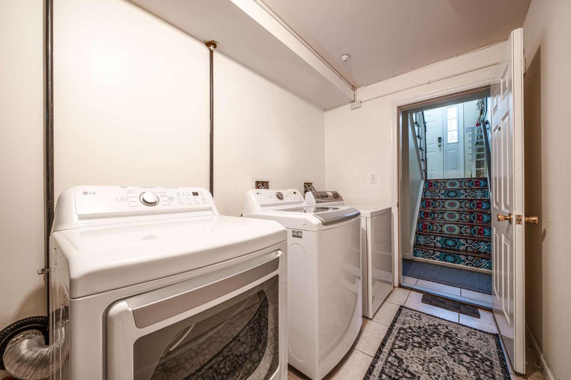 2nd Flr Gated With Gym Near Newark-penn Station Newark