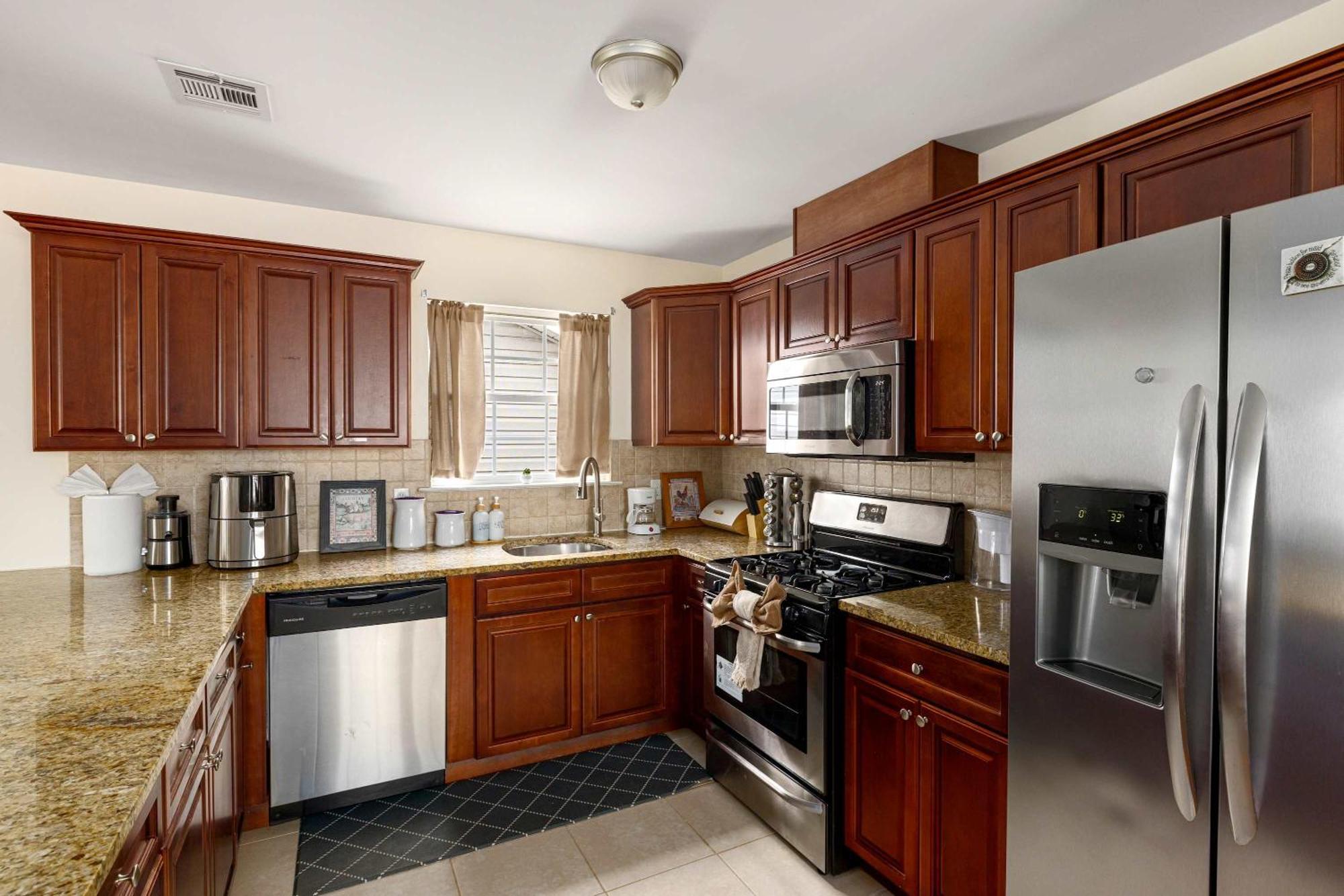 Holiday home 2nd Flr Gated With Gym Near Newark-penn Station