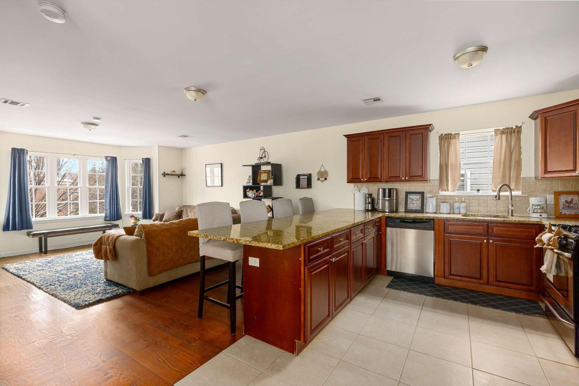 2nd Flr Gated With Gym Near Newark-penn Station * Newark