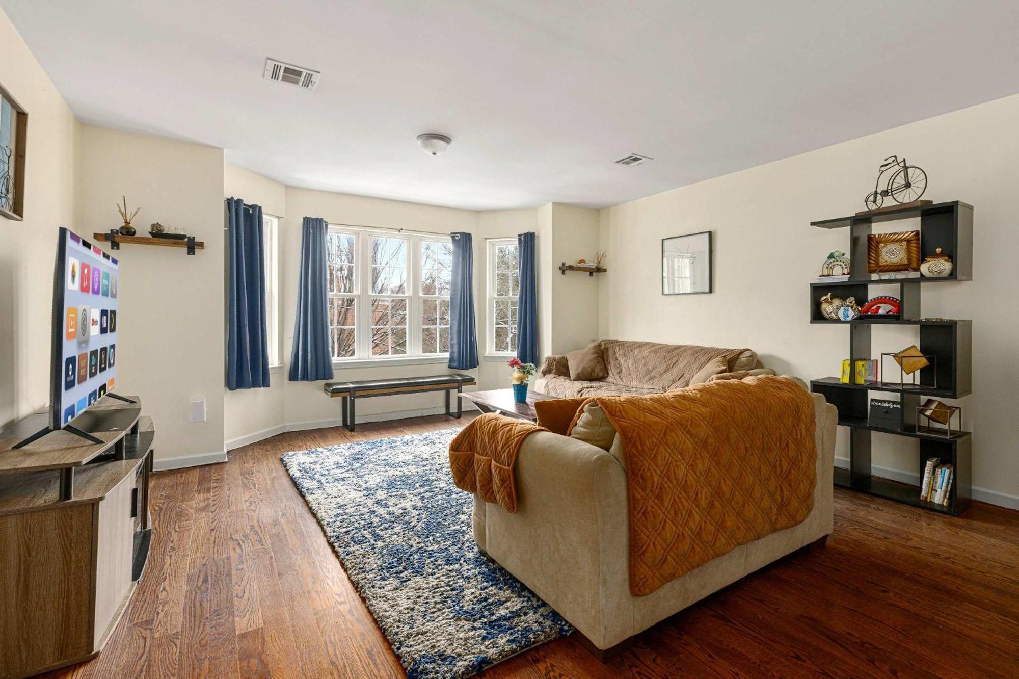 2nd Flr Gated With Gym Near Newark-penn Station Holiday home Newark