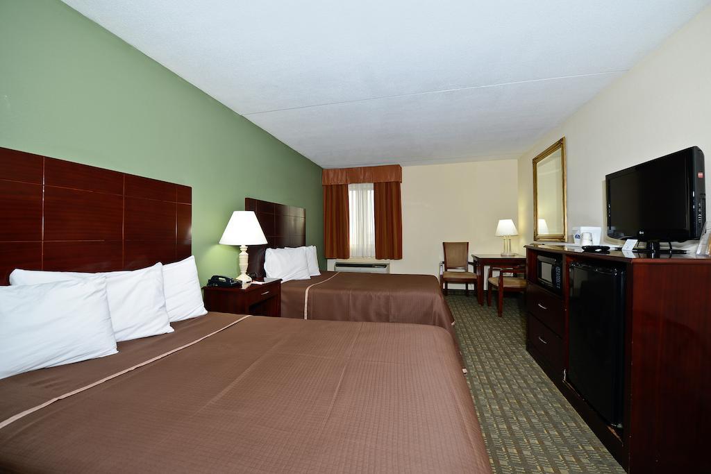 Hotel Howard Johnson By Wyndham Airport 2*