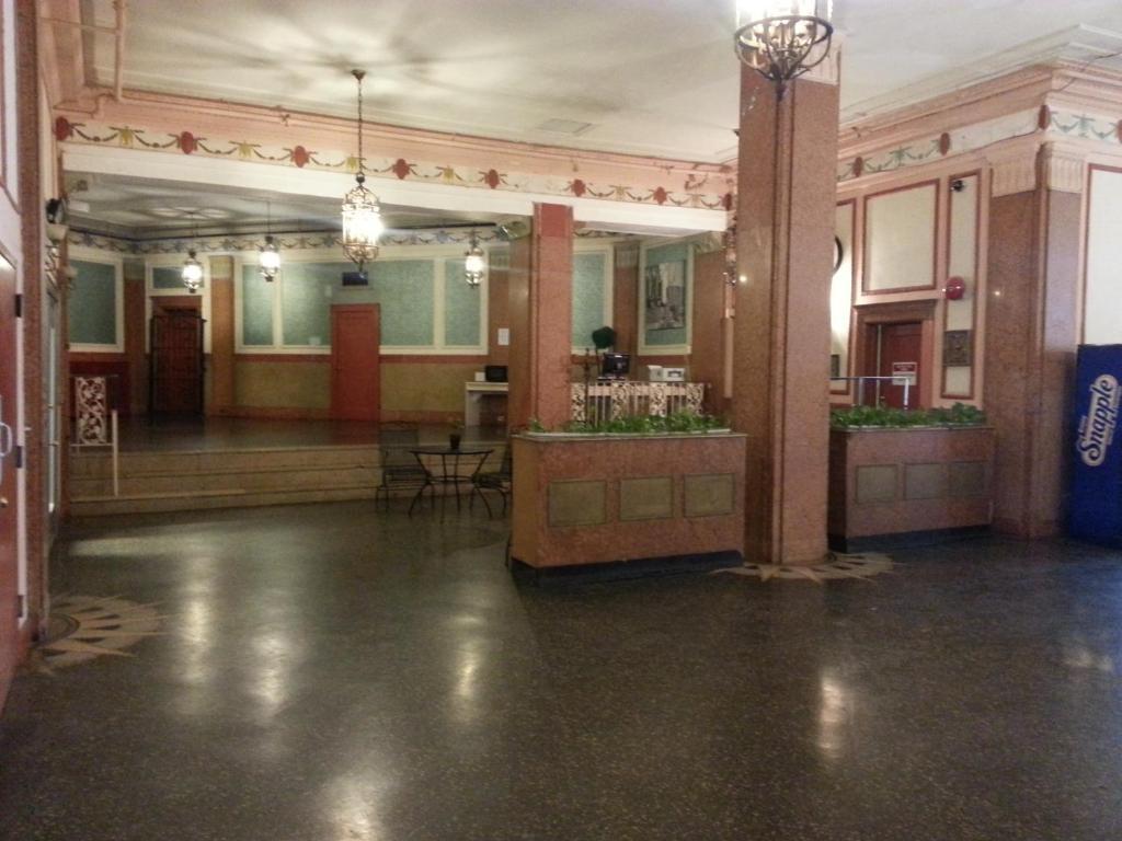 Riviera * Newark
