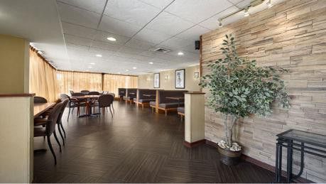 Wyndham Garden Airport 3*