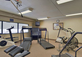 Hotel Howard Johnson By Wyndham Airport