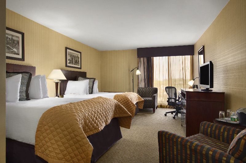 Wyndham Garden Airport Hotel 3*