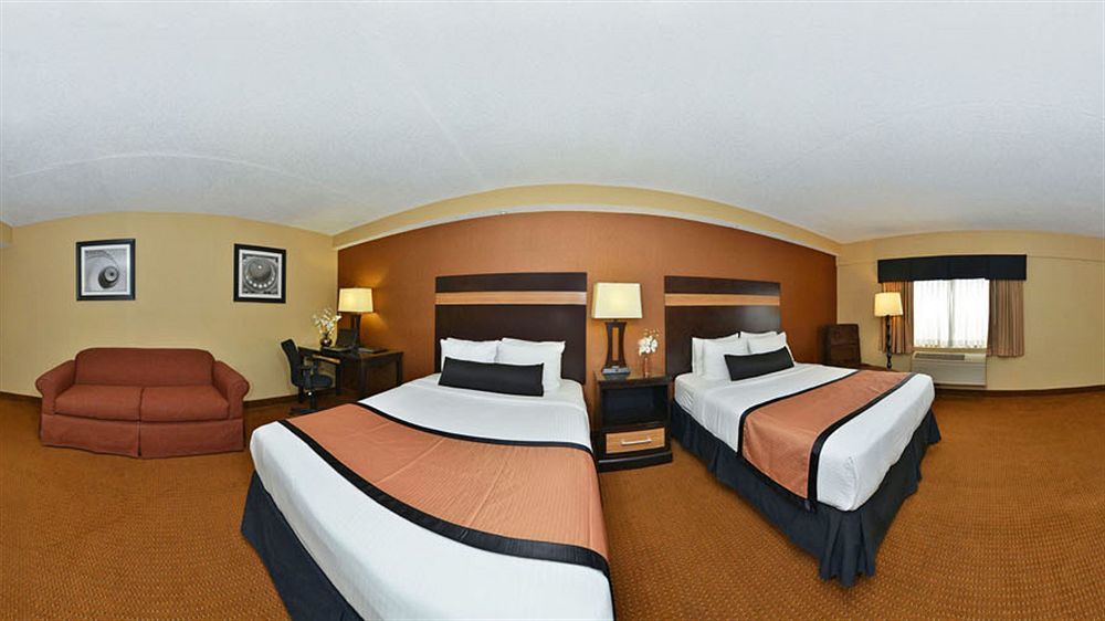 Western Airport West Hotel 3*