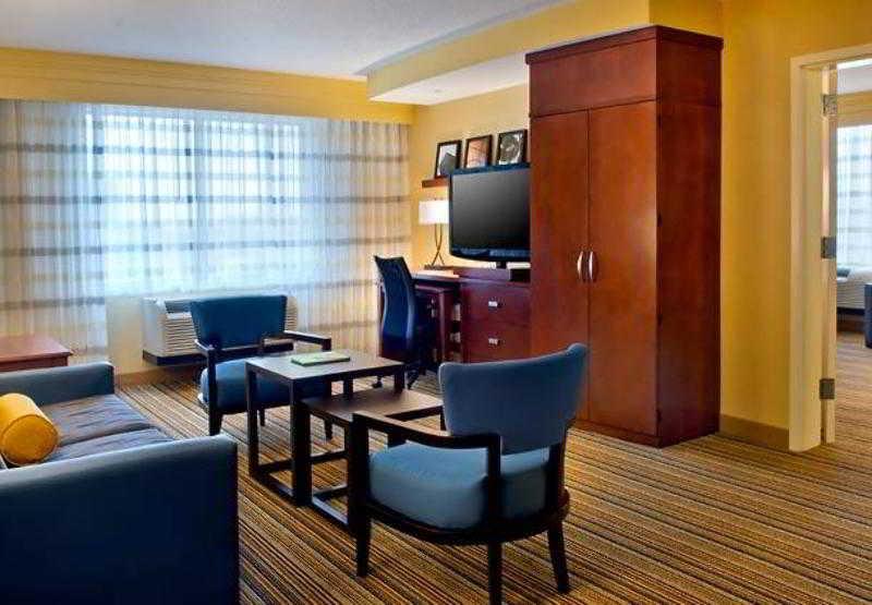 Courtyard By Marriott Downtown Newark