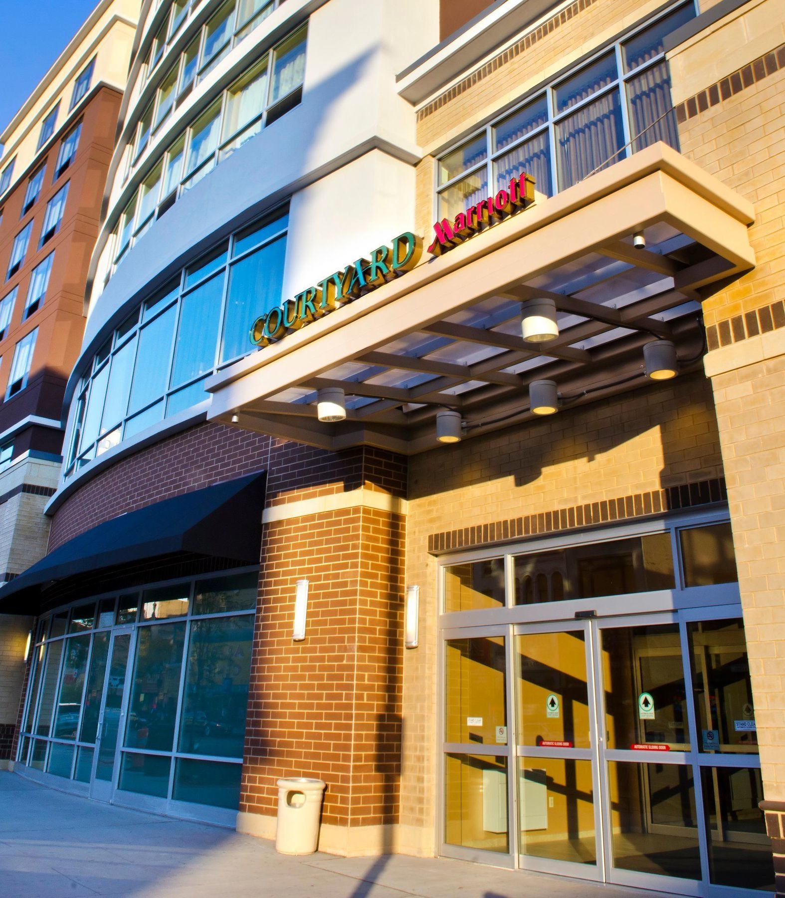 Courtyard By Marriott Downtown Hotel Newark