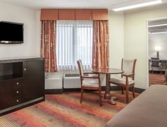 Hotel Howard Johnson By Wyndham Airport Newark