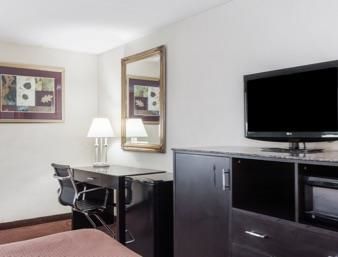 Hotel Howard Johnson By Wyndham Airport