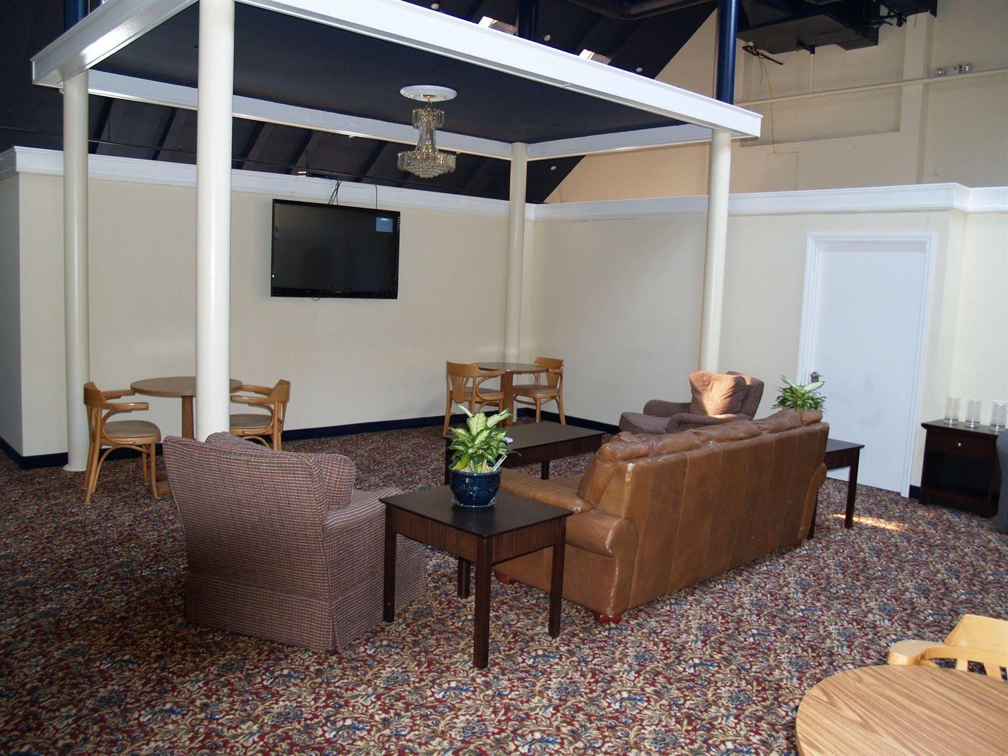 The Avenue 3* Newark