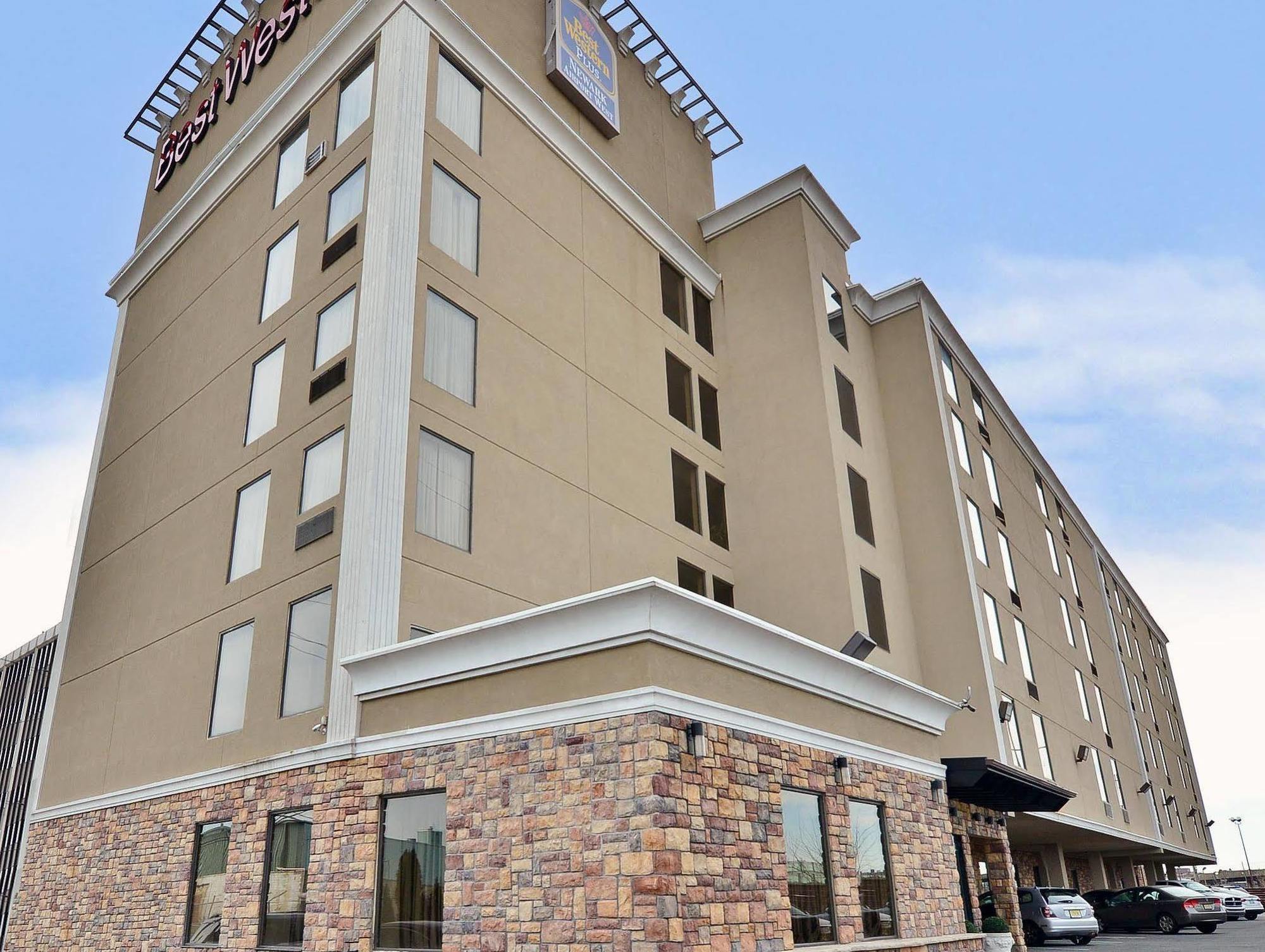 Hotel Western Airport West 3*