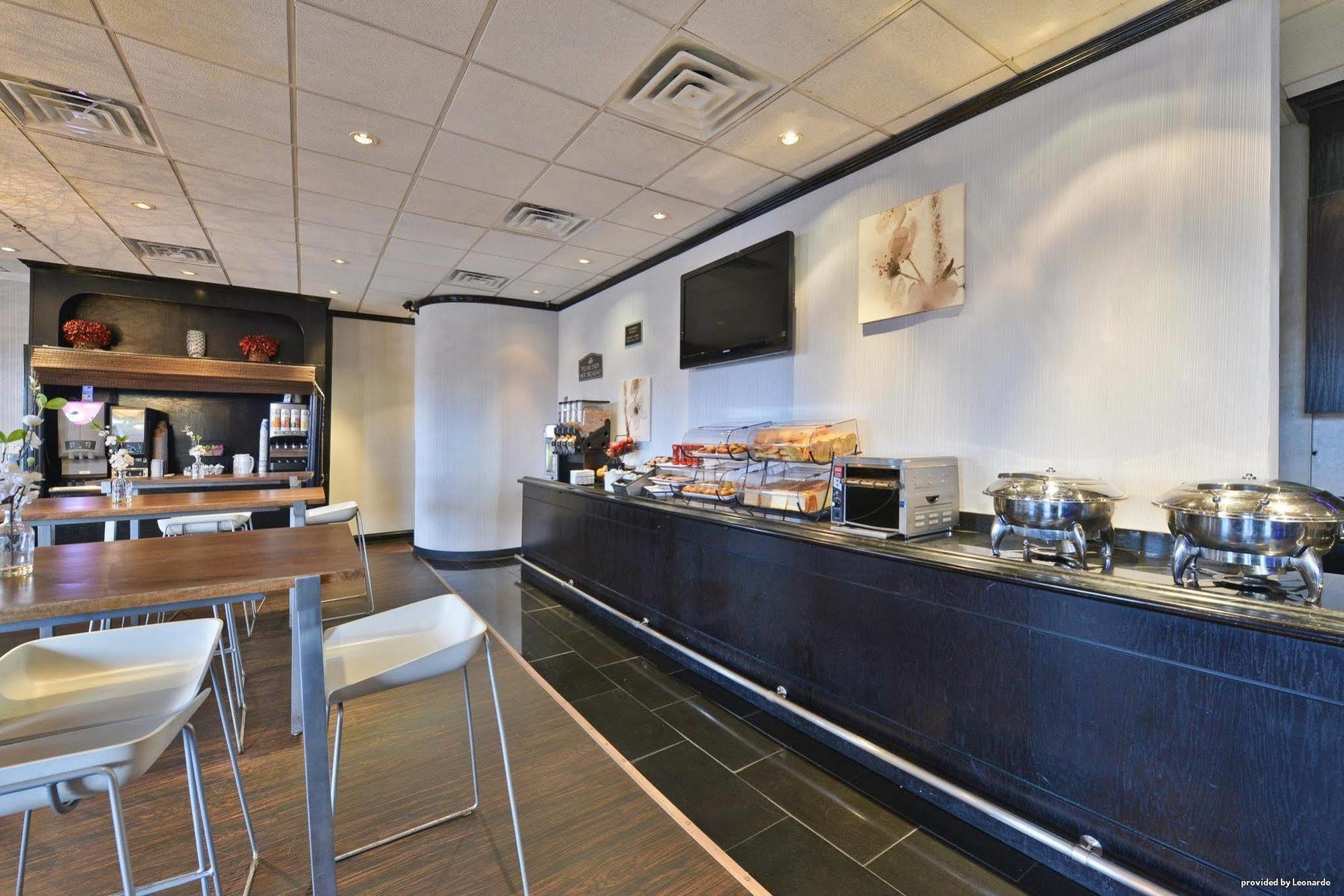 Western Airport West Hotel 3*