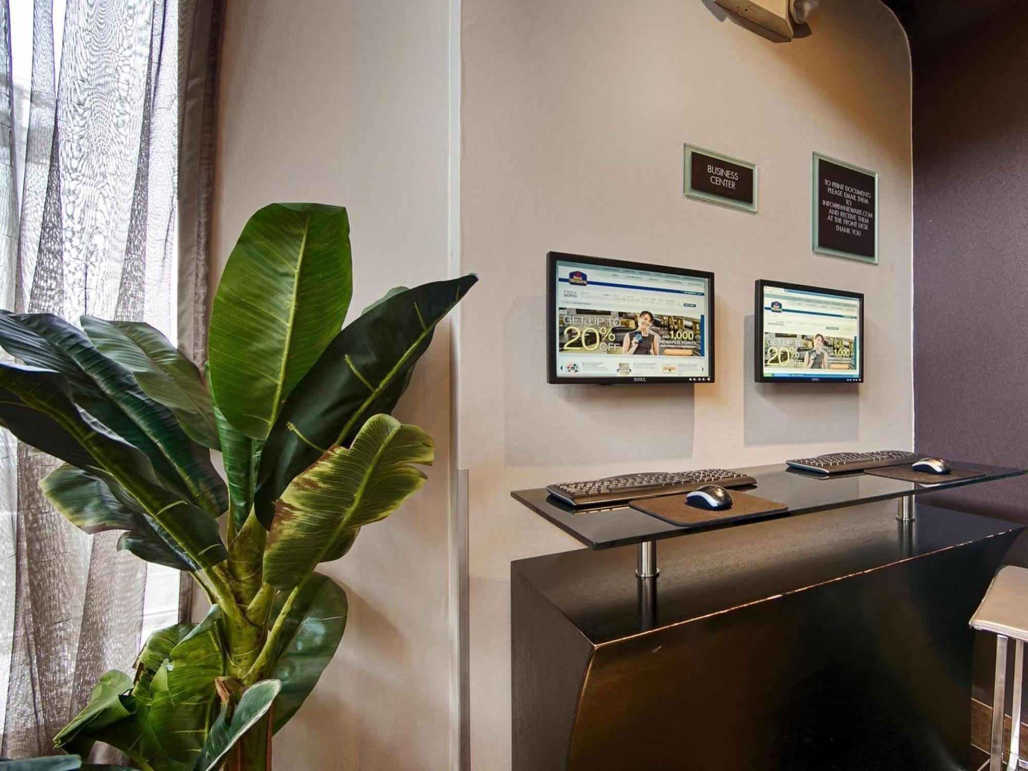 Hotel Western Airport West 3*