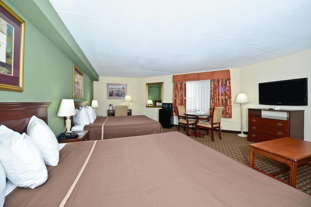 Hotel Howard Johnson By Wyndham Airport Newark
