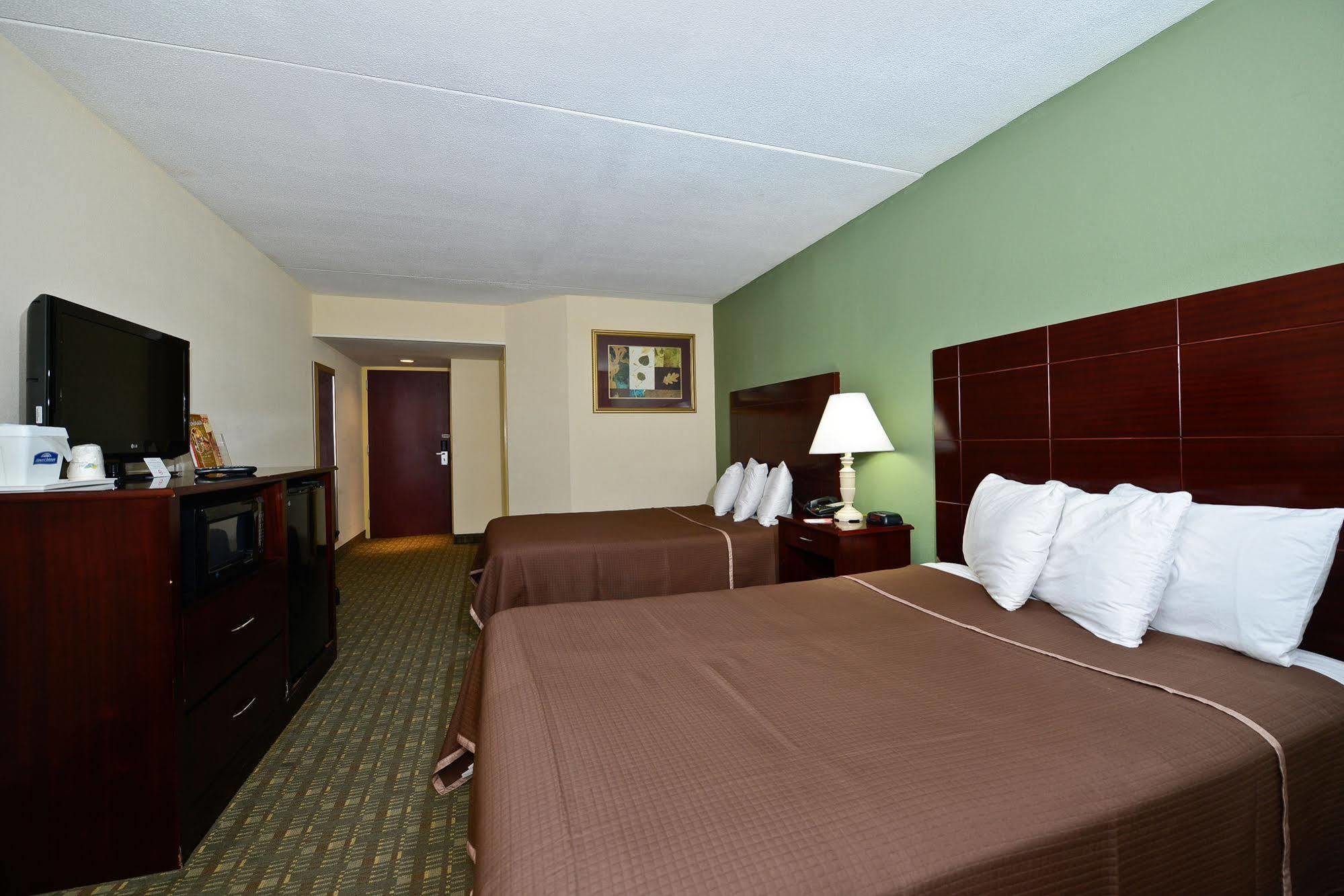 Howard Johnson By Wyndham Airport Hotel Newark