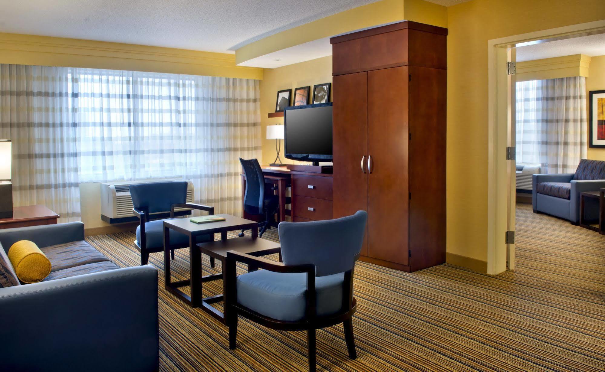 Courtyard By Marriott Downtown 3* Newark