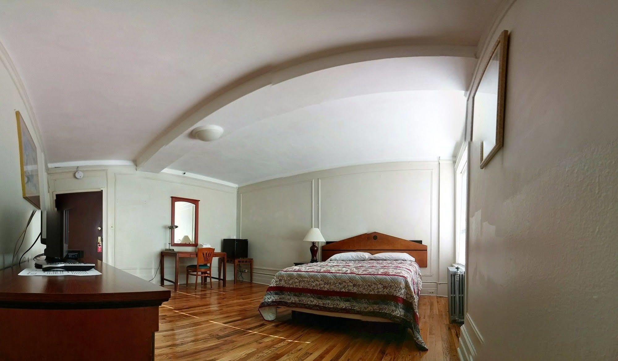 Hotel Riviera Newark