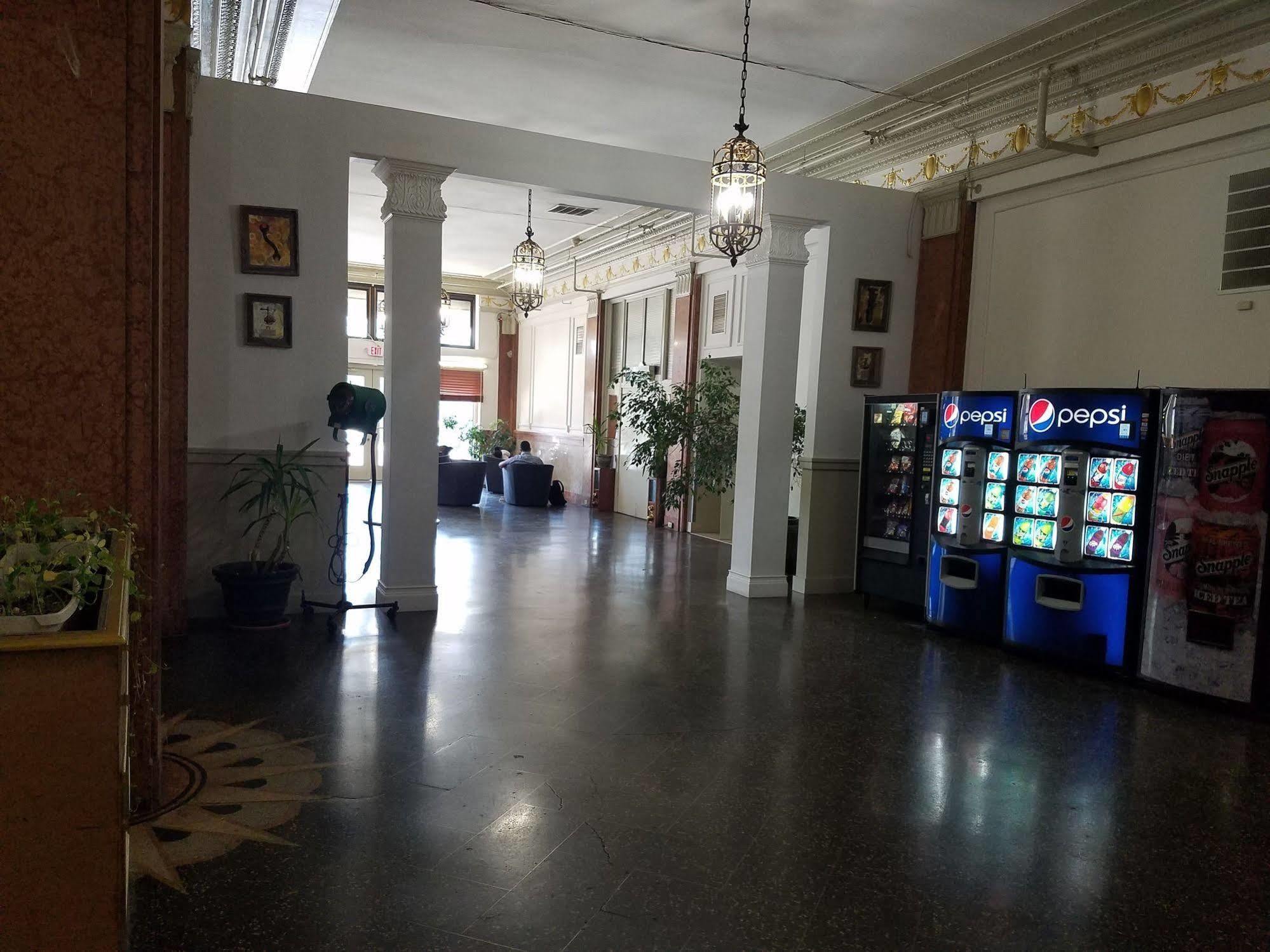Riviera Hotel