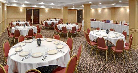 Wyndham Garden Airport 3*