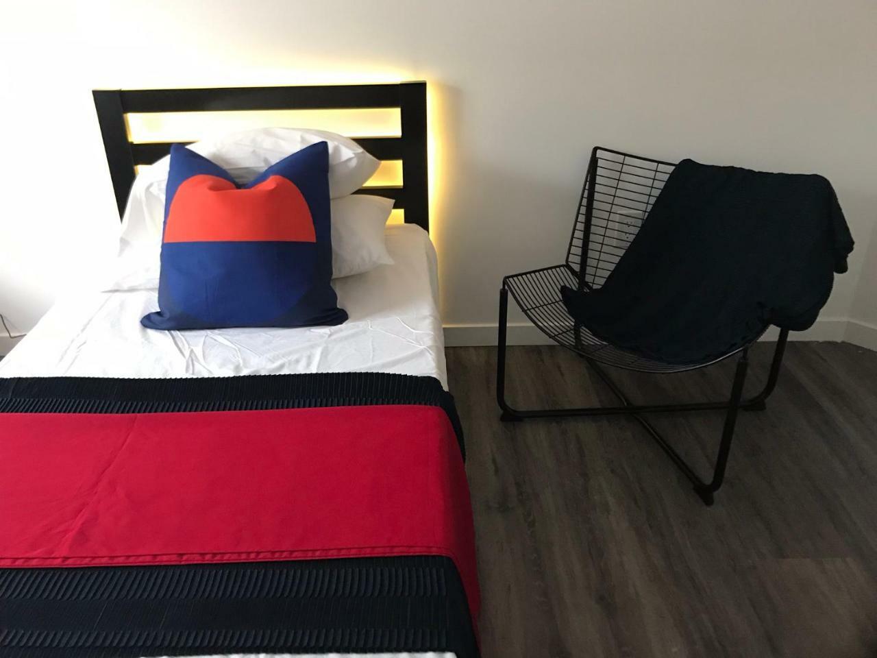 Modern Ironbound With Kitchen-fasttraintonyc-onestoptoairport Guest house
