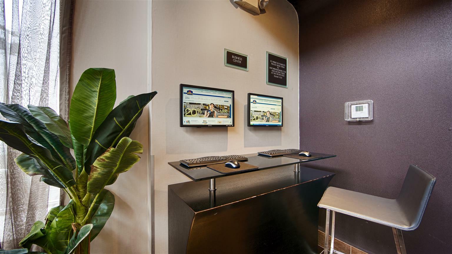 Western Airport West Hotel 3*