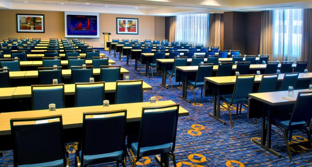 Courtyard By Marriott Downtown Newark