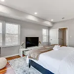 Luxe Newark Retreat With Rooftop Deck Pets Welcome!