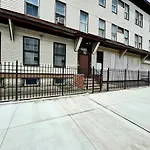 2-Bedroom Sleeps 6 Stay Near Ewr & American Dream