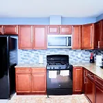 Beautifully Designed & Spacious Apartment In Newark 10Mins From Ewr Airport, Close To Nyc And Beth Israel Hospital