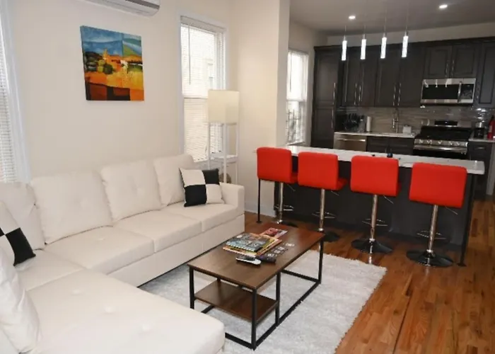Ooohlala! 2 Beds And 2 Full Baths W/Free Parking
