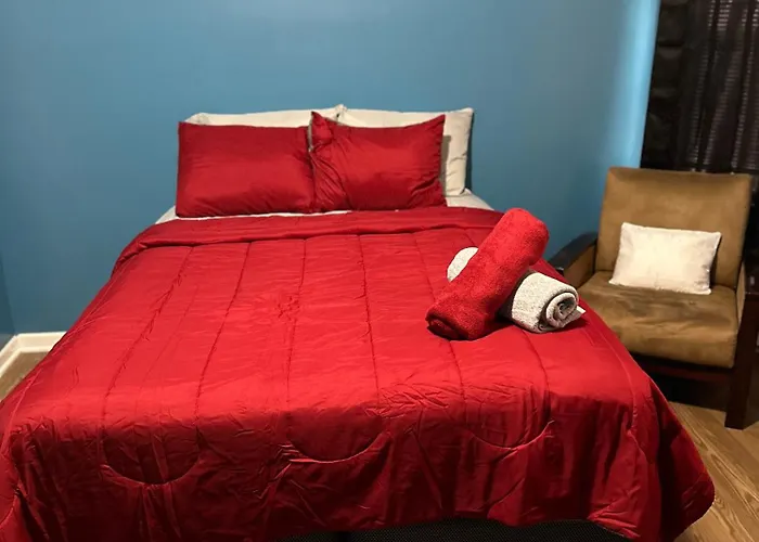Fidelia Garnet Room, Queen Bed Minutes From Newark Liberty International Airport And Newark Penn Station