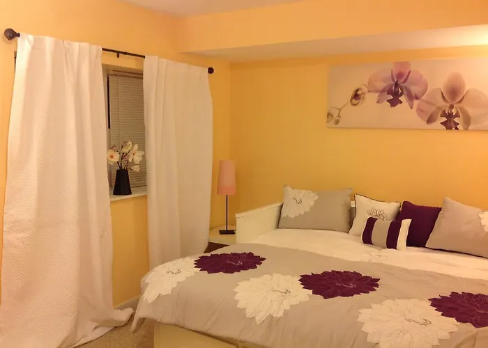 Mojoy Homesuites At Runyon