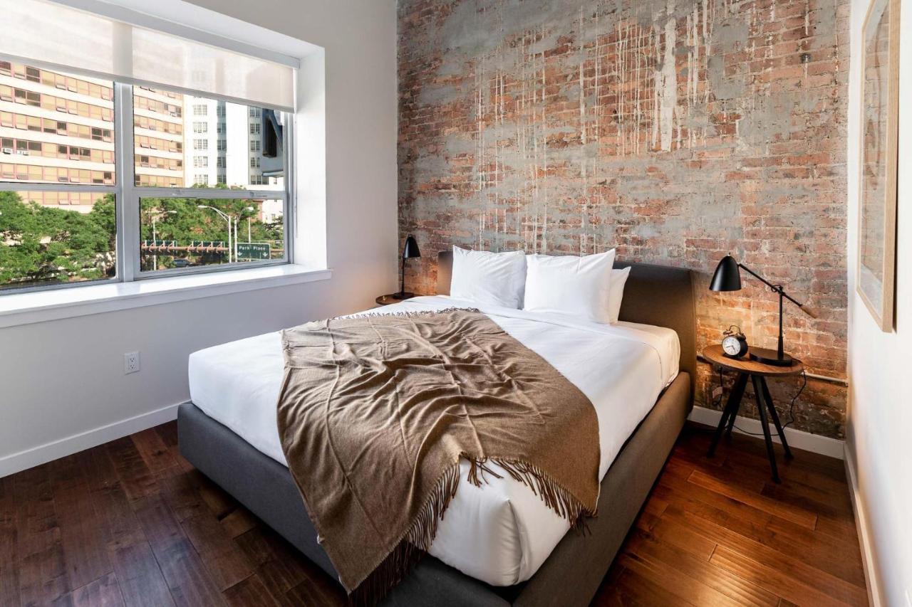 Kislak 407 Stunning 2br Corner Retreat Above The * Newark