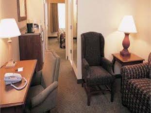 Hampton & By Hilton- Airport Elizabeth